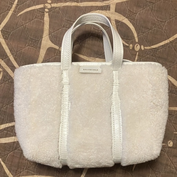 Brand new, never used Balenciaga Barbes E - W small shearling tote in white - Picture 5 of 8
